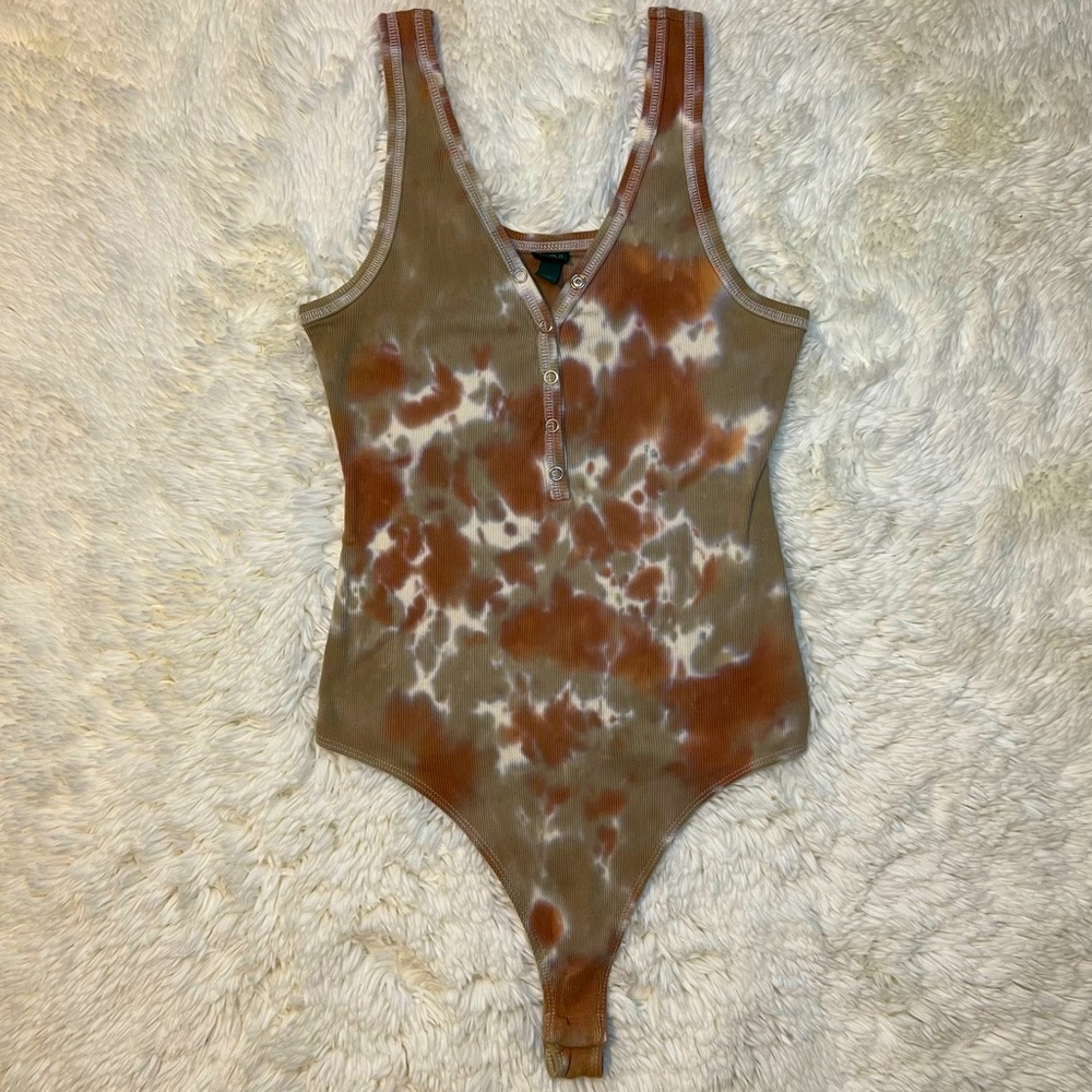 NWOT! Brown & Orange Tie Dye Ribbed Button Front Thong Bodysuit - Picture 1 of 9